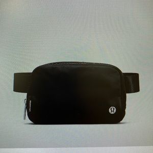 NWT Lululemon Everywhere Belt Bag Heritage black